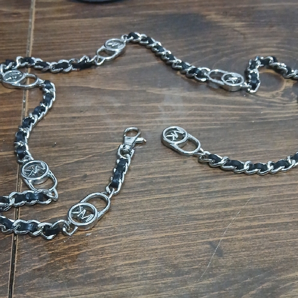 Micheal Kors Stylish Black and Silver Chain For Bag Or A Gorgeous Belt - Picture 1 of 4
